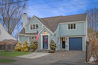 5 Tufts St, Marblehead, MA 01945