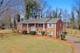6736 Rollingwood Dr, Clemmons, NC 27012