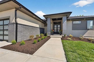 5907 N Lucerne Ave, Kansas City, MO 64151