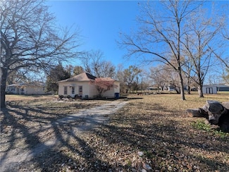 626 N 6th St, Lacygne, KS 66040