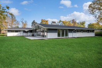 3131 Willow Rd, Northbrook, IL 60062