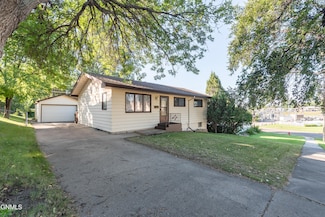 719 N 27th St, Bismarck, ND 58501