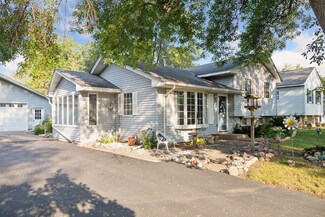 2478 Longview Dr, New Brighton, MN 55112