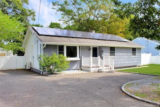 1141 Waverly Ave, Farmingville, NY 11738