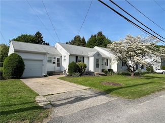 122 Cannon St, Cranston, RI 02920