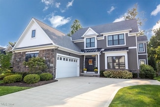 200 Eagle Point Dr, Lyndhurst, OH 44124