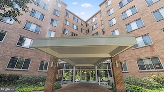 3000 Spout Run Pkwy Unit A206, Arlington, VA 22201