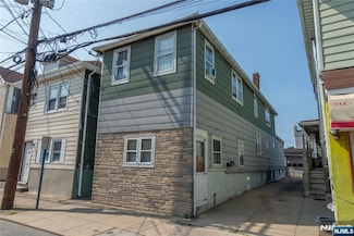 114 Lodi St, Hackensack, NJ 07601