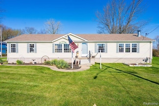 11305 Harold Dr, Luna Pier, MI 48157