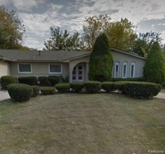 689 Hogarth Ave, Waterford, MI 48328