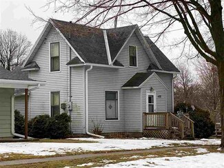 408 S 3rd St, Clear Lake, IA 50428