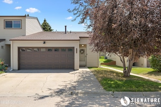 1122 Indian Hills Dr, Gillette, WY 82716