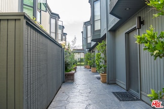 880 Hilldale Ave Unit 10, West Hollywood, CA 90069