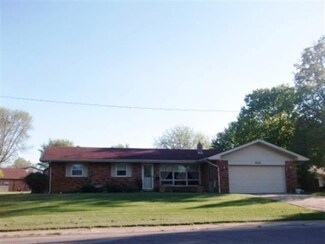 1103 E Marion St, Nappanee, IN 46550