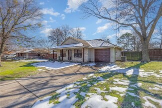 617 E Jacob St, Pilot Point, TX 76258