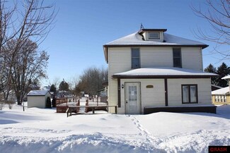 107 1st St SW, Fairfax, MN 55332