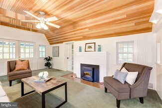 8 The Cir, Washington Grove, MD 20880