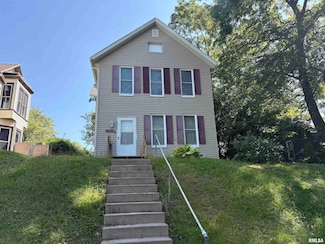 1215 Farnam St, Davenport, IA 52803