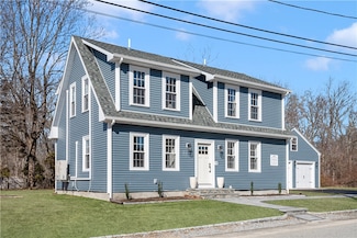 8 Clinton Ave, Hope, RI 02831