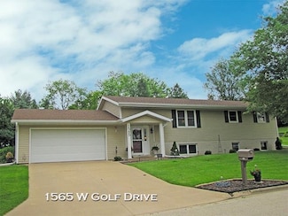 1565 W Golf Dr, Platteville, WI 53818