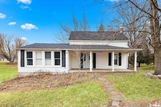 206 W Smith St, Wyoming, IL 61491