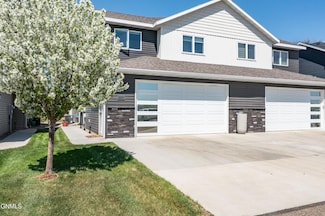 2435 Water Park Loop SE, Mandan, ND 58554