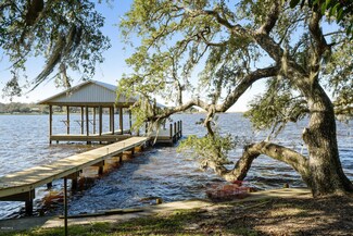 5307 Beardslee St, Moss Point, MS 39563