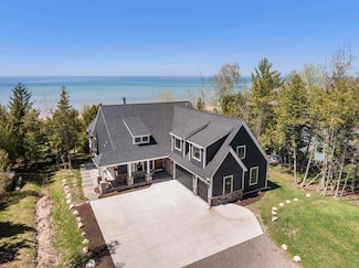 4435 Lake Shore Dr, Charlevoix, MI 49720