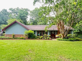 618 Hospital Rd, Starkville, MS 39759