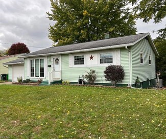 933 Lakeview Dr, Dover, OH 44622