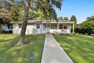 951 1st St, Charleston, IL 61920