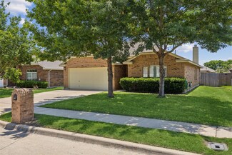 437 Brookhollow Ln, Fort Worth, TX 76131