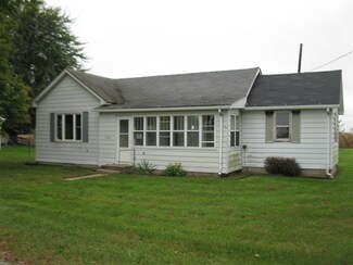 7607 N Decker St, Wawaka, IN 46794