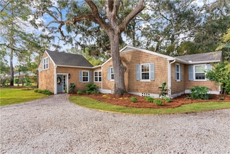 61 Maxwell Ave, Saint Simons Island, GA 31522