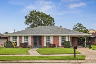 4811 Perelli Dr, New Orleans, LA 70127