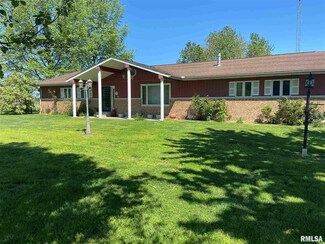 13865 Leisure Ln, Benton, IL 62812