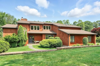 15 Woodridge Ln, New Fairfield, CT 06812