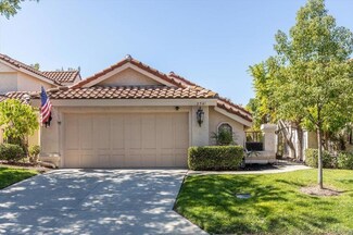 2541 Holly Valley Dr, Vista, CA 92084
