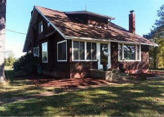 8991 Pearson Rd, Middleport, NY 14105