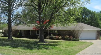 1004 N Skyline Dr, Stigler, OK 74462