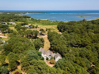 20 Pulpit Rock Rd, Oak Bluffs, MA 02557