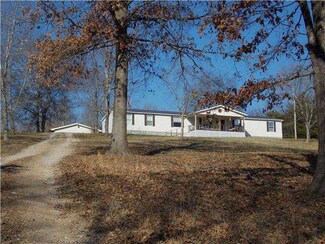 100 Beechview Dr, Clifton, TN 38425