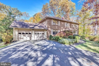 8150 Wolf Run Shoals Rd, Clifton, VA 20124