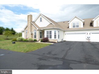 1017 Burgundy Cir, Pennsburg, PA 18073