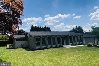 421 Carlton Rd, Hershey, PA 17033