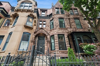 42 E Schiller St, Chicago, IL 60610