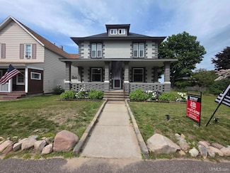 512 W Munising Ave, Munising, MI 49862