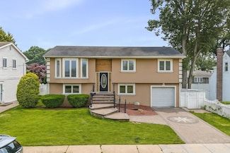 150 N Hawthorne St, Massapequa, NY 11758