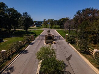 31 Shoreline Dr, Mabank, TX 75143