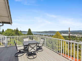 8205 S 123rd Place, Seattle, WA 98178